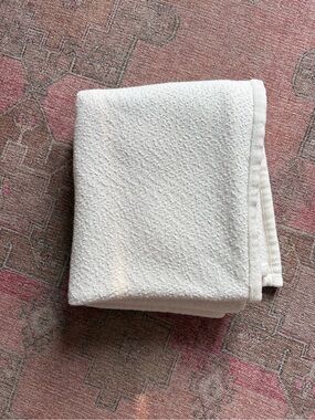 White throw blanket